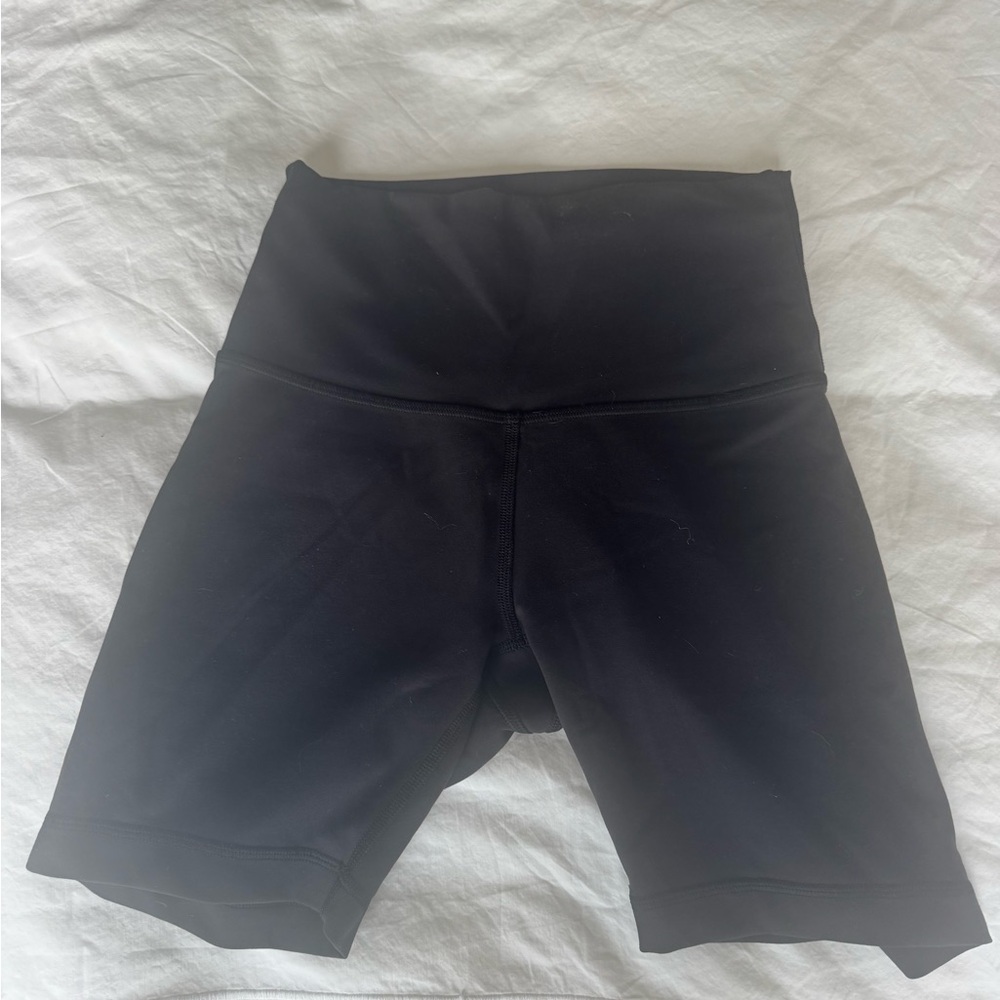 Lululemon Wunder Under Train 6” size 4 black shorts with internal drawcord